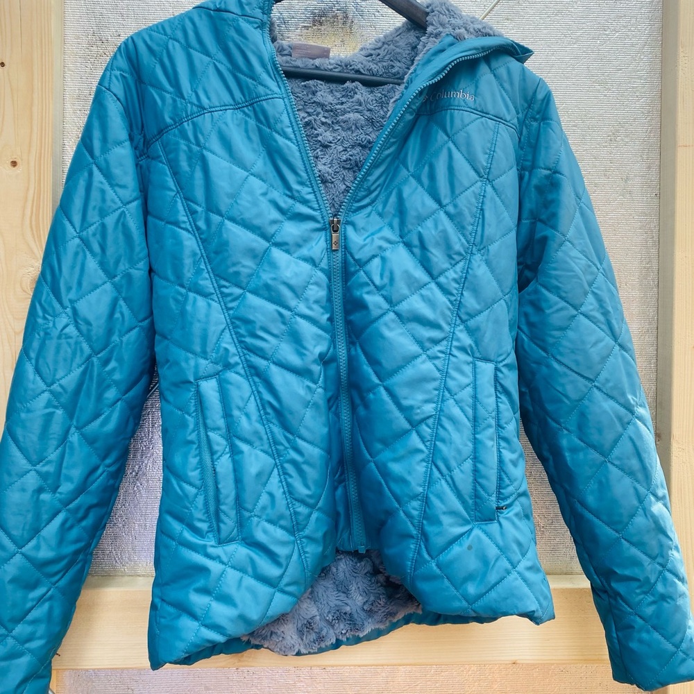 Columbia Hooded Sherpa Lined Winter Jacket.